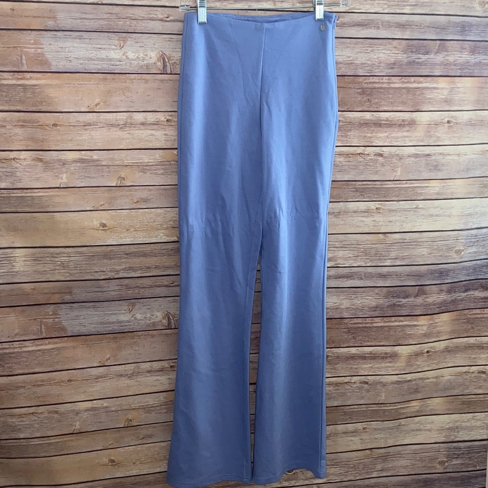 NWT Fabletics 24/7 Kick Flare Pants Size XS - Picture 3 of 10